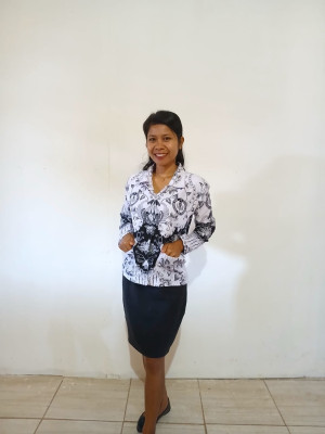 Rosalia Ervina Saricha, S.Pd